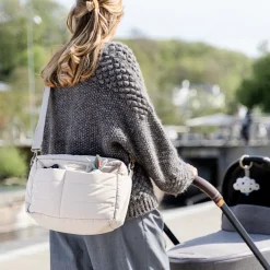 Quiltet barnevognstaske - sand